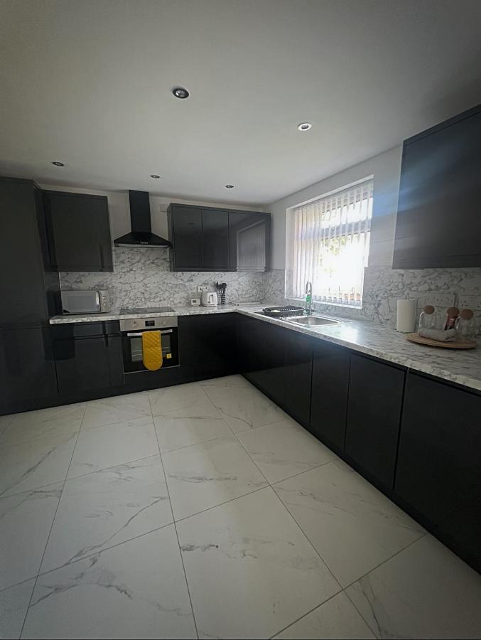 Modern 4 Bed - 10 Mins To Centre Villa Liverpool Exterior photo